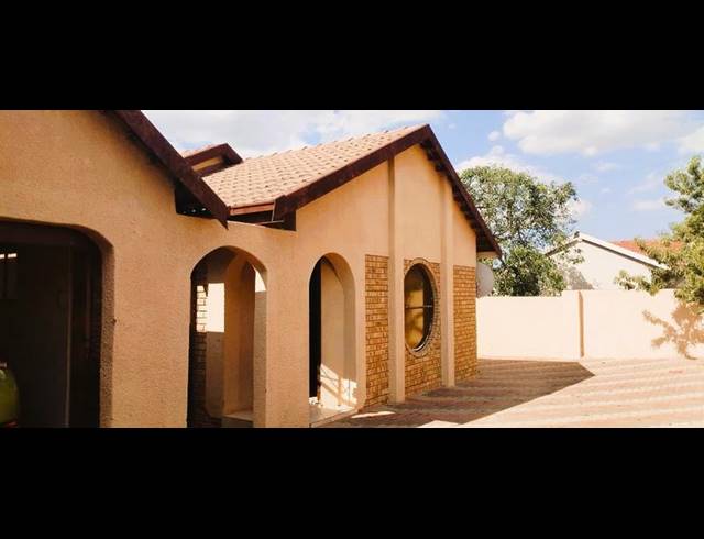 3 BEDROOM HOUSE FOR SALE IN MANKWENG